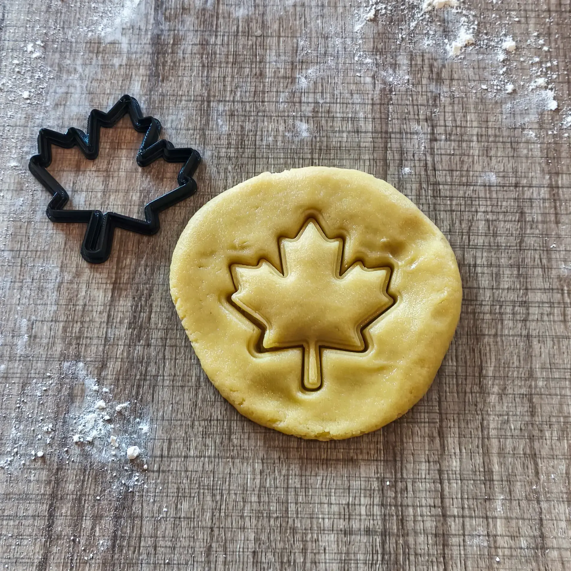 Ahornblatt Ausstecher | Herbstliche Keksform für Fondant & Basteln Ahornblatt Ausstecher | Herbstliche Keksform für Fondant & Basteln