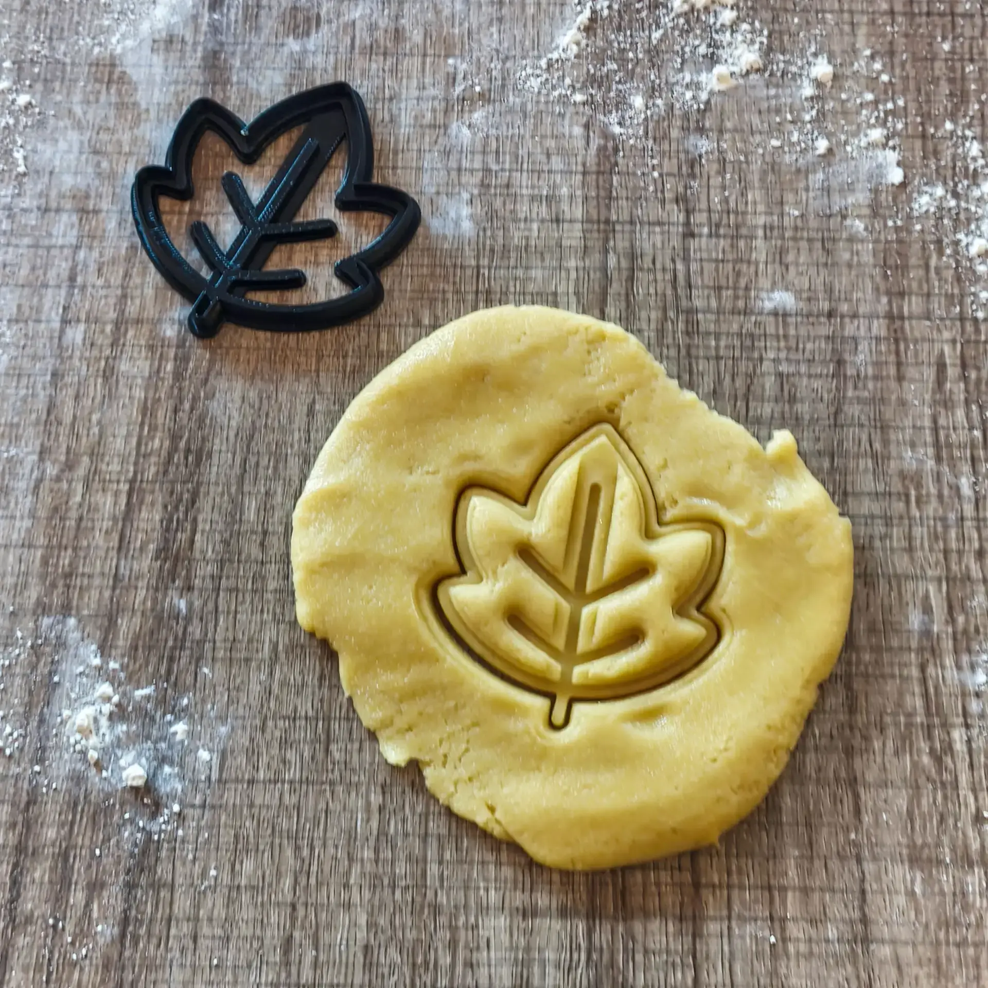 Herbstblatt Ausstecher | Elegante Keksform für herbstliche Deko