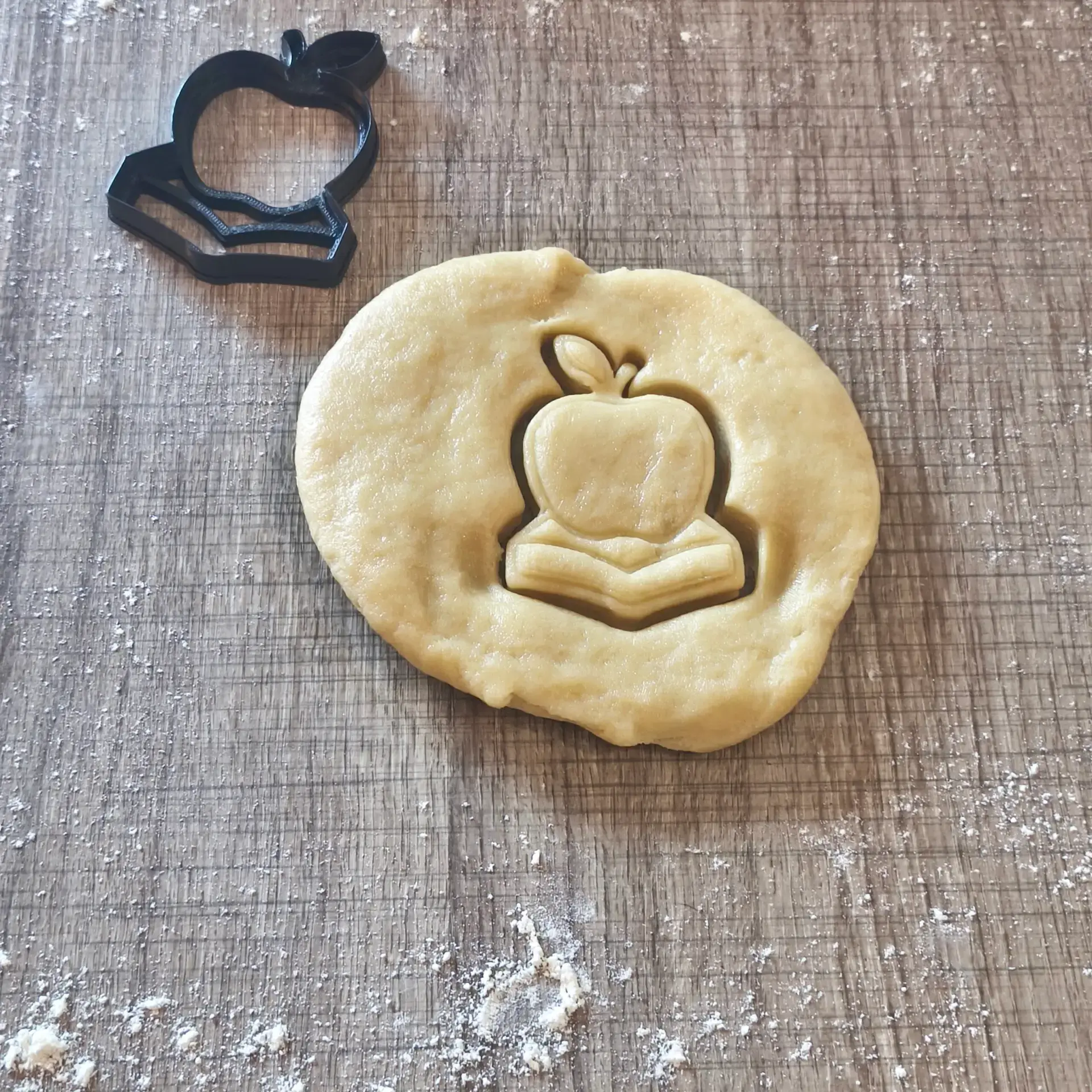 Apfel auf Büchern Ausstecher