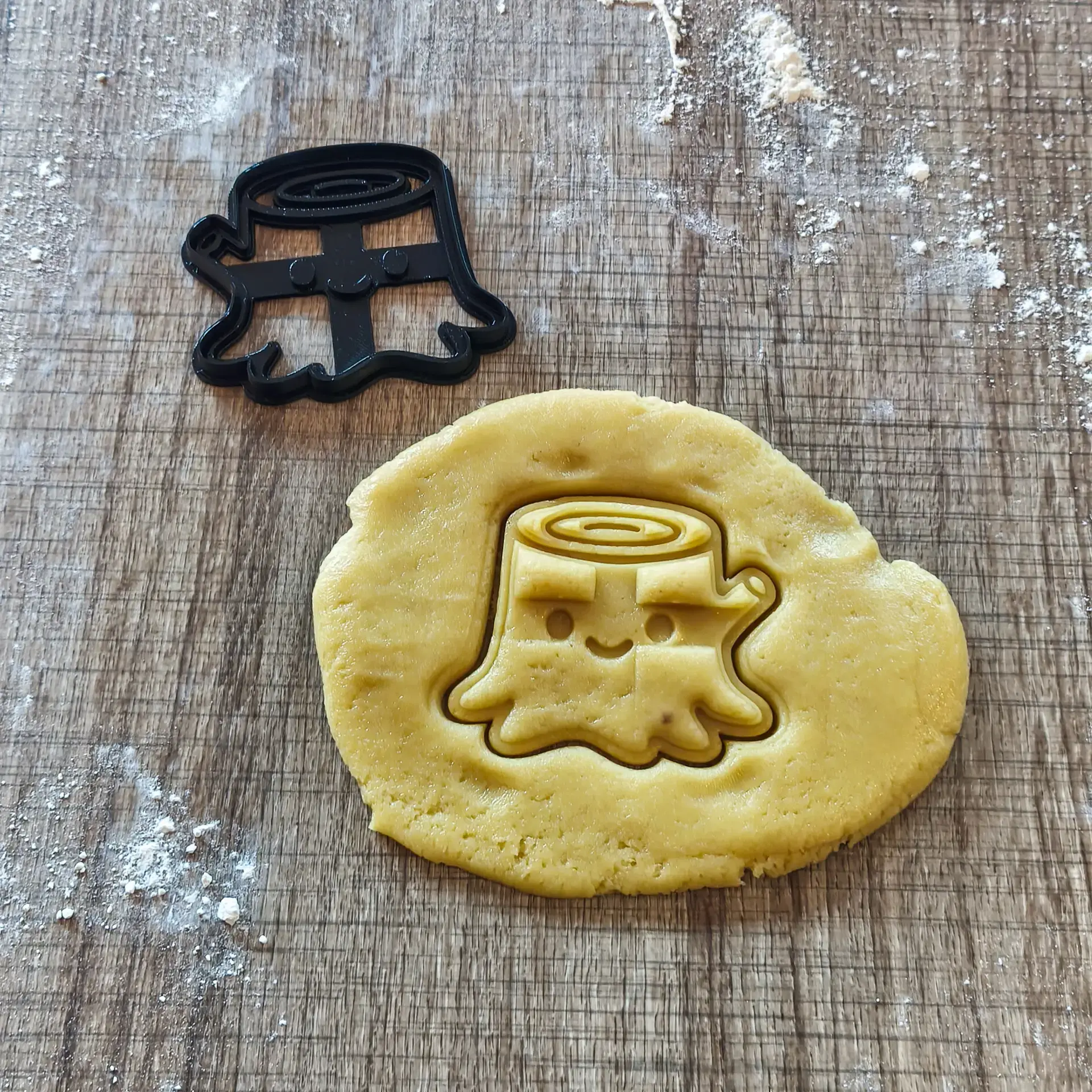 Baumstumpf mit Gesicht Ausstecher | Lustige Keksform für Plätzchen & Fondant Baumstumpf mit Gesicht Ausstecher | Lustige Keksform für Plätzchen & Fondant