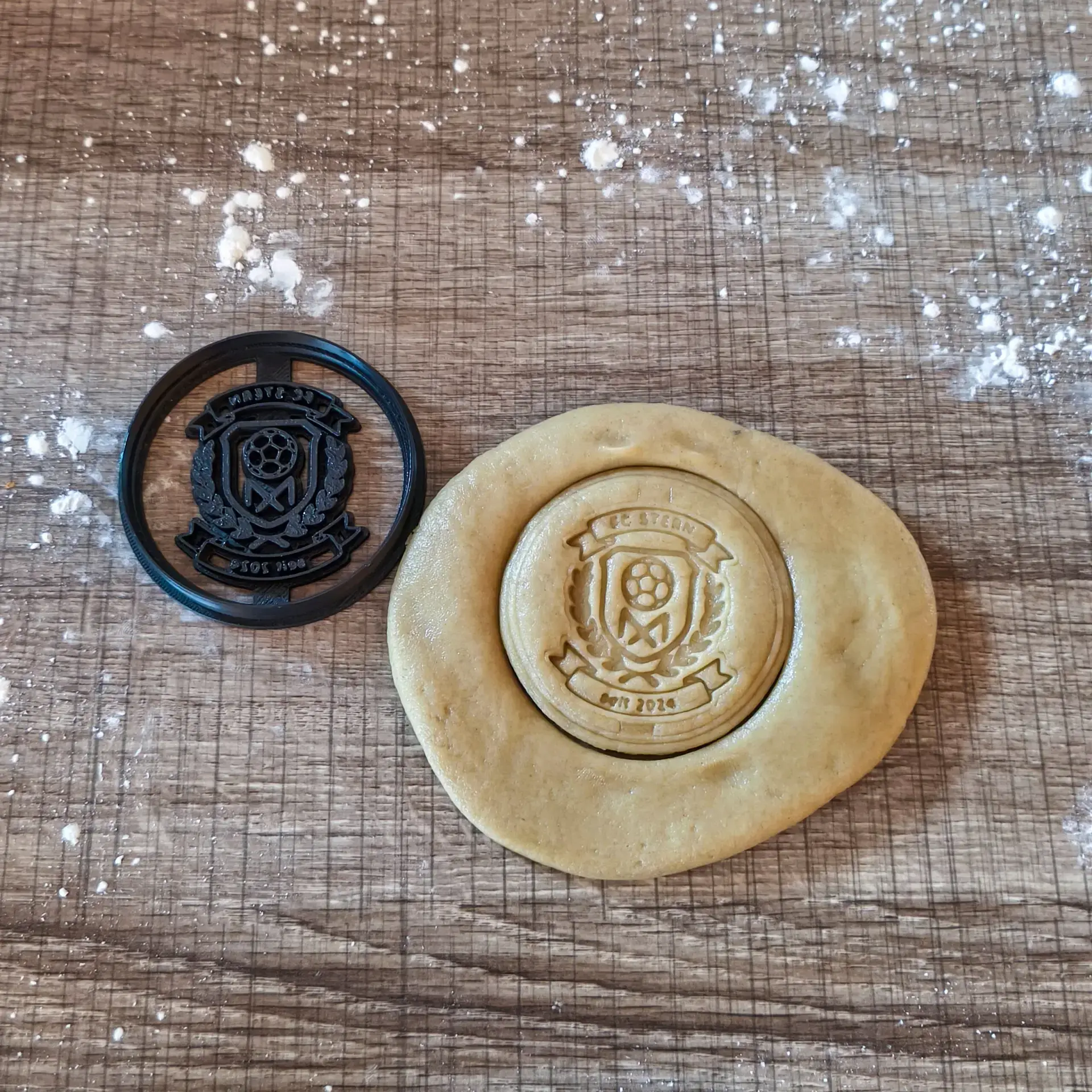 Vereinsemblem Ausstecher | Vereinswappen Keksform für Vereinsfeiern & Fanartikel